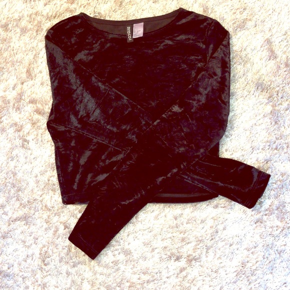 H&M Tops - H&M velvet crop top